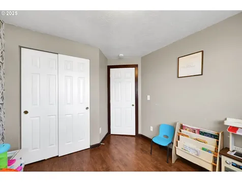 860 S 8th Street Harrisburg OR 97446