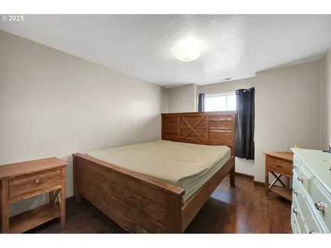 860 S 8th Street Harrisburg OR 97446
