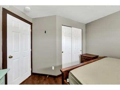 860 S 8th Street Harrisburg OR 97446