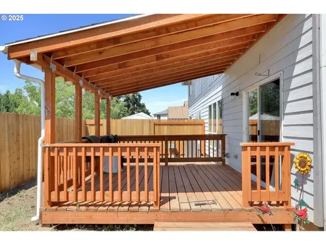 860 S 8th Street Harrisburg OR 97446