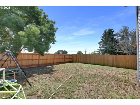 860 S 8th Street Harrisburg OR 97446