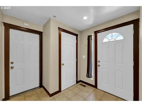 860 S 8th Street Harrisburg OR 97446