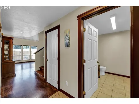 860 S 8th Street Harrisburg OR 97446
