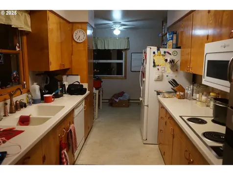12407 NE Morris Street Portland OR 97230