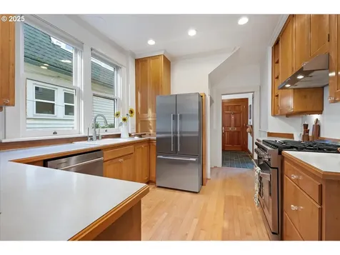 2908 NW Thurman Street Portland OR 97210