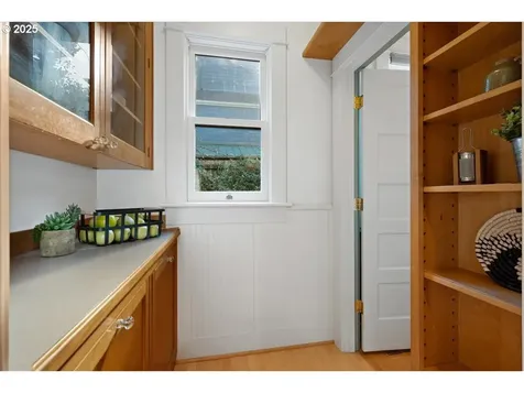2908 NW Thurman Street Portland OR 97210
