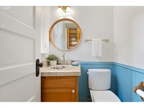 2908 NW Thurman Street Portland OR 97210
