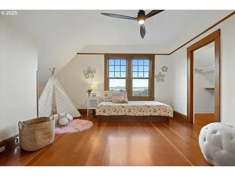 2908 NW Thurman Street Portland OR 97210