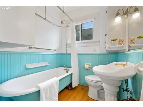 2908 NW Thurman Street Portland OR 97210