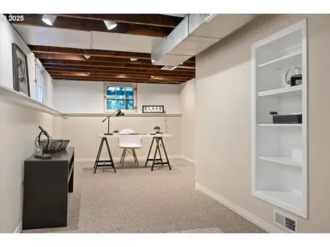 2908 NW Thurman Street Portland OR 97210