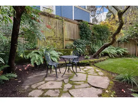 2908 NW Thurman Street Portland OR 97210