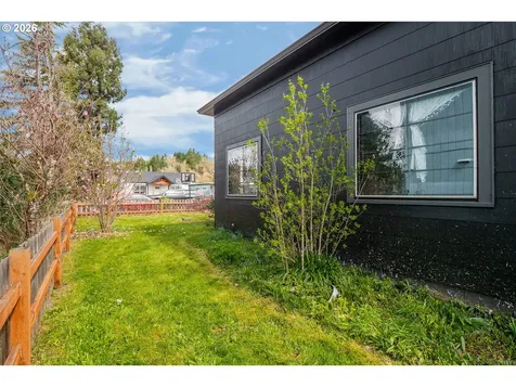 1119 Ash Avenue Cottage Grove OR 97424