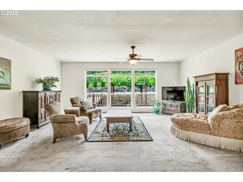 453 Riverwood Lane Oakland OR 97462