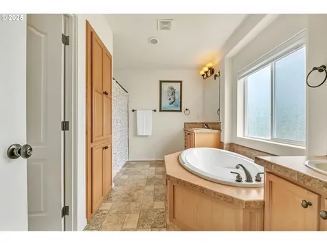 453 Riverwood Lane Oakland OR 97462