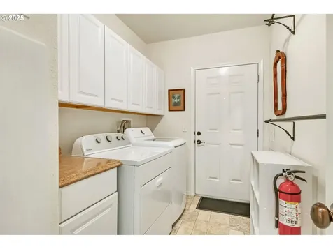453 Riverwood Lane Oakland OR 97462