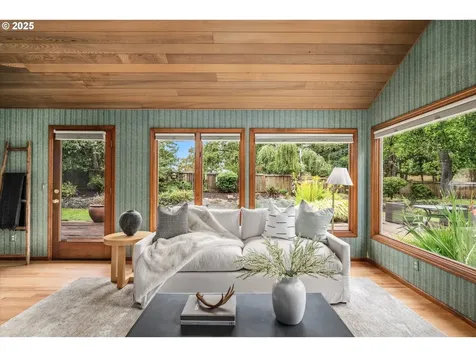 5159 Solar Heights Drive Eugene OR 97405