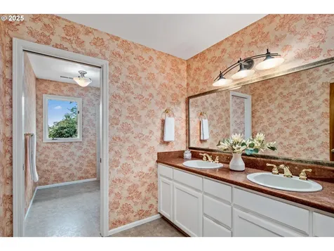 5159 Solar Heights Drive Eugene OR 97405