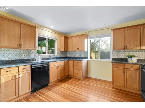 15614 SE Caruthers Court Portland OR 97233