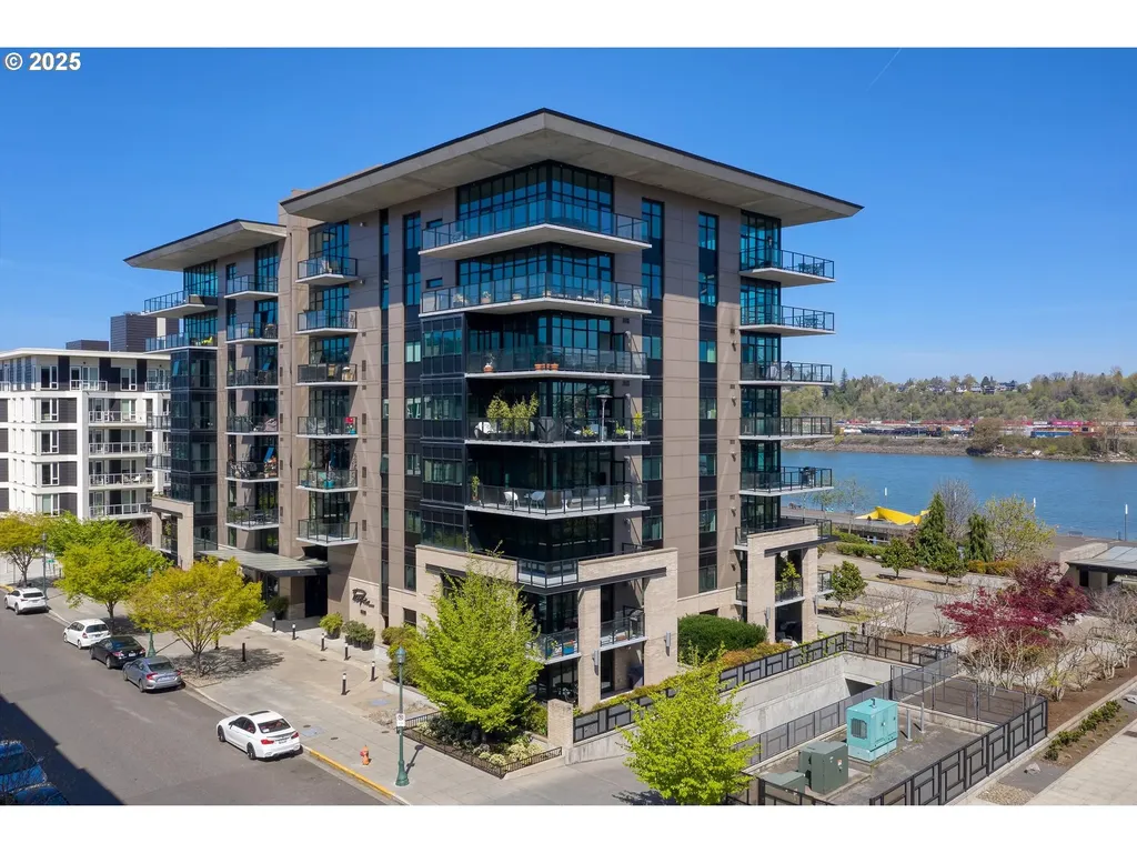 1830 NW Riverscape Street Portland OR 97209