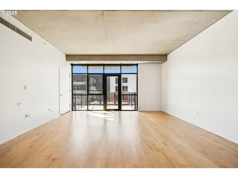1830 NW Riverscape Street Portland OR 97209