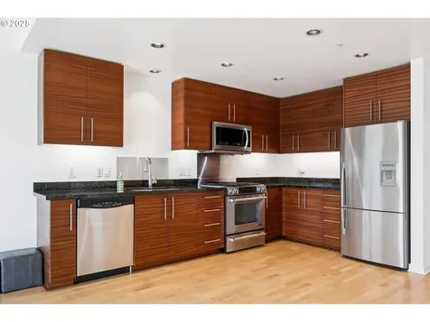 1830 NW Riverscape Street Portland OR 97209