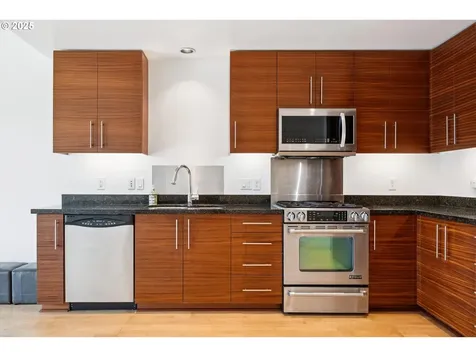 1830 NW Riverscape Street Portland OR 97209