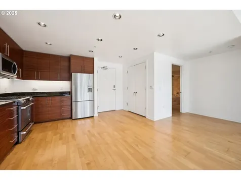 1830 NW Riverscape Street Portland OR 97209