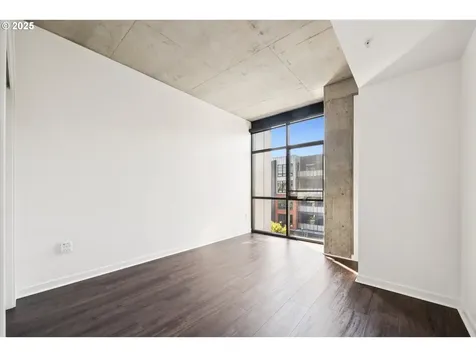 1830 NW Riverscape Street Portland OR 97209