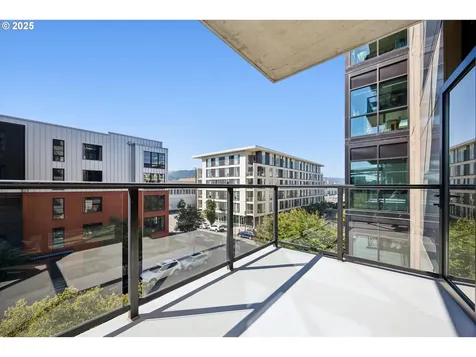 1830 NW Riverscape Street Portland OR 97209