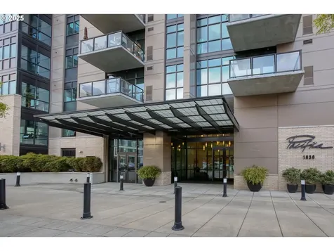 1830 NW Riverscape Street Portland OR 97209