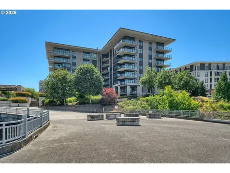 1830 NW Riverscape Street Portland OR 97209