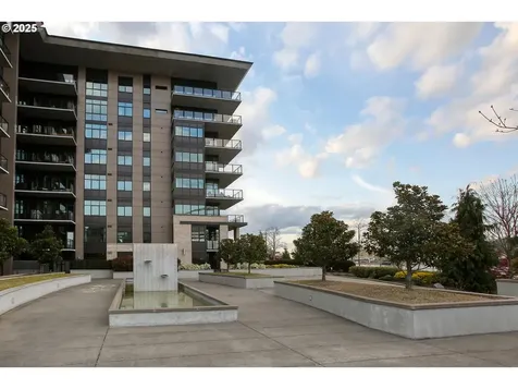 1830 NW Riverscape Street Portland OR 97209