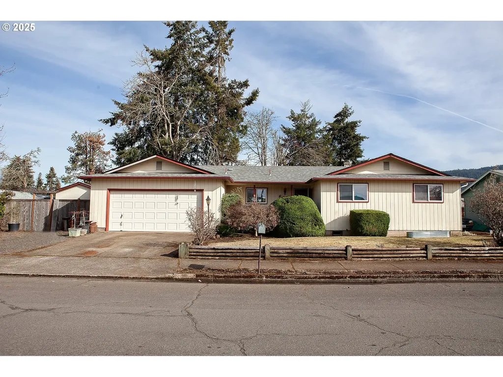 677 Laksonen Loop Springfield OR 97478