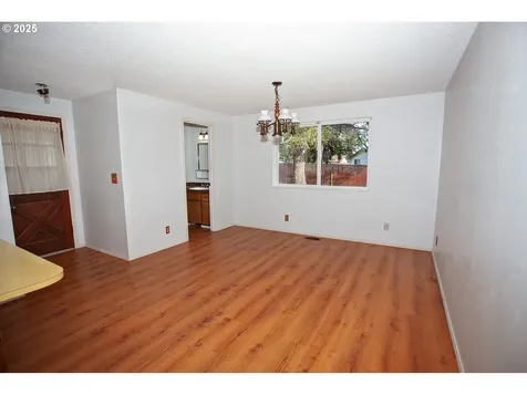 677 Laksonen Loop Springfield OR 97478