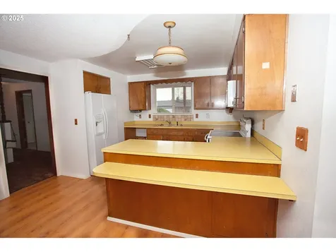 677 Laksonen Loop Springfield OR 97478