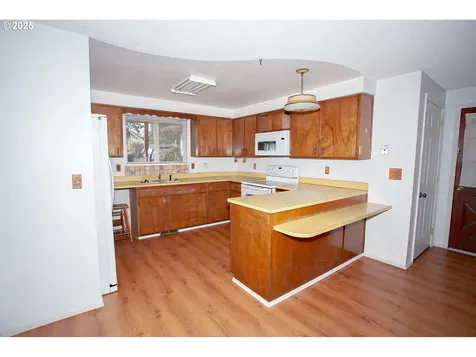 677 Laksonen Loop Springfield OR 97478