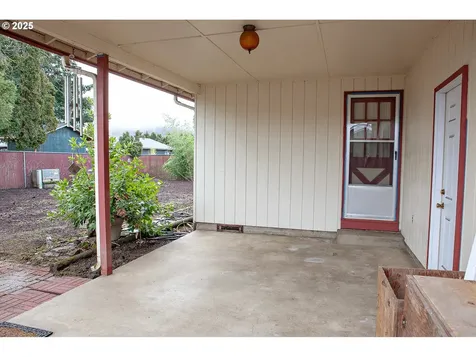 677 Laksonen Loop Springfield OR 97478
