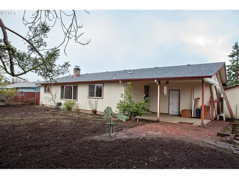 677 Laksonen Loop Springfield OR 97478