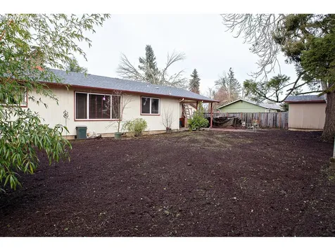 677 Laksonen Loop Springfield OR 97478