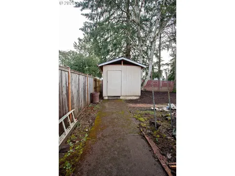 677 Laksonen Loop Springfield OR 97478