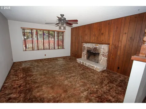 677 Laksonen Loop Springfield OR 97478