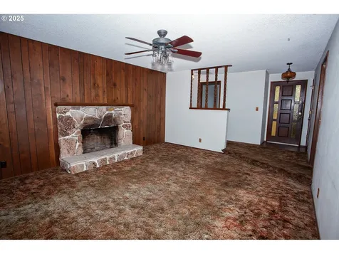 677 Laksonen Loop Springfield OR 97478