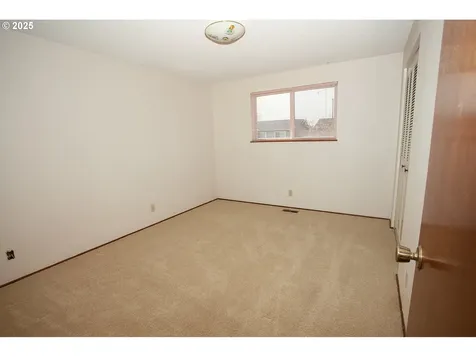 677 Laksonen Loop Springfield OR 97478