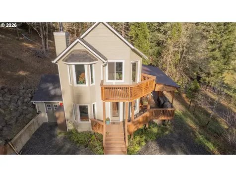 270 Sabrina Lane Winston OR 97496