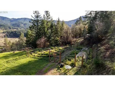 270 Sabrina Lane Winston OR 97496