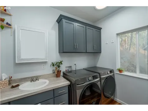 270 Sabrina Lane Winston OR 97496