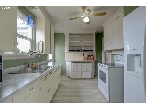 325 E 11th Street The Dalles OR 97058