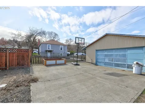 325 E 11th Street The Dalles OR 97058