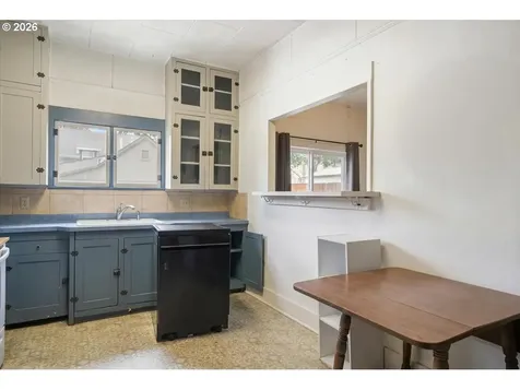 740 S 6th Street Cottage Grove OR 97424