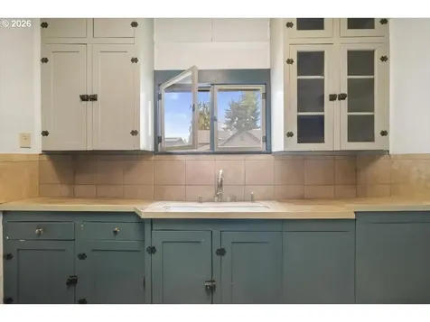 740 S 6th Street Cottage Grove OR 97424